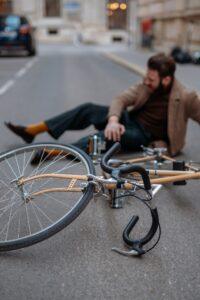 A man in the street after a bike accident in New York wonders how much compensation he will get.